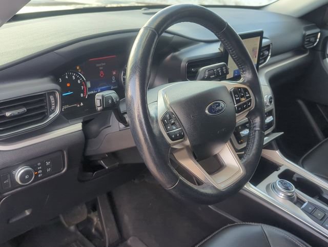 Used 2021 Ford Explorer XLT w/ Equipment Group 202A AWD/4WD image 12