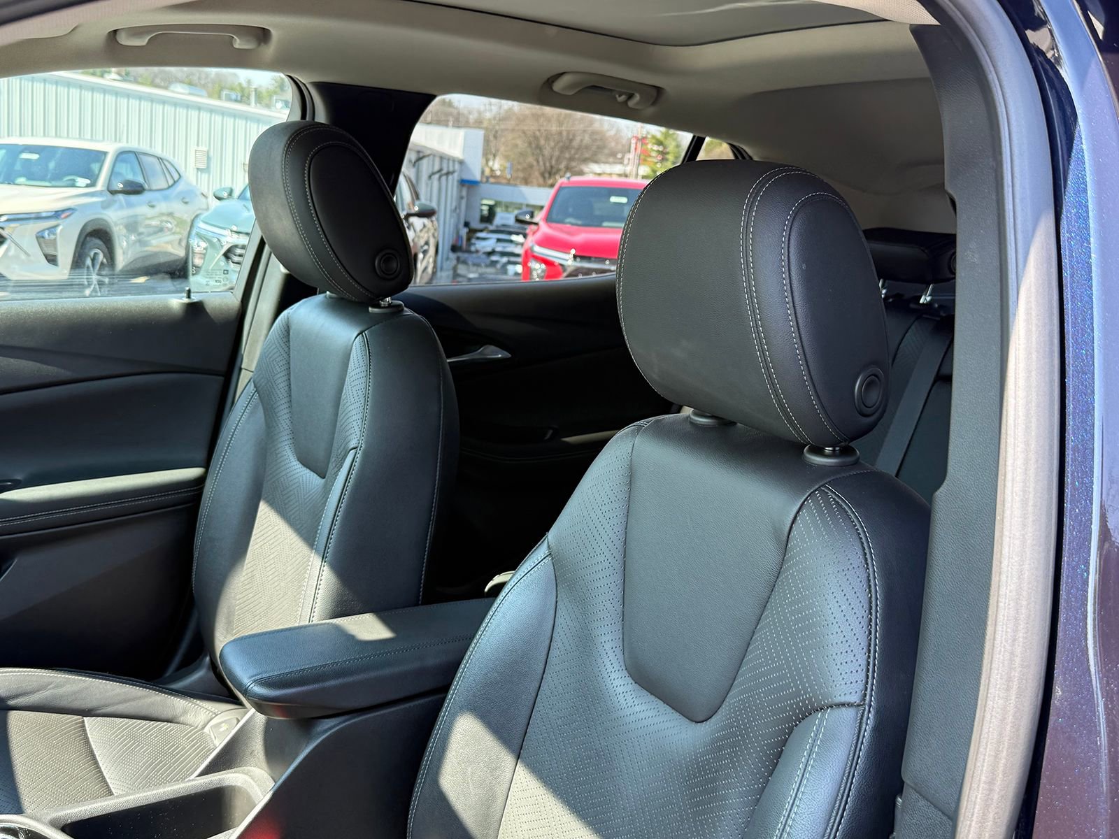 Certified 2021 Buick Encore GX Essence w/ Advanced Technology Package image 19