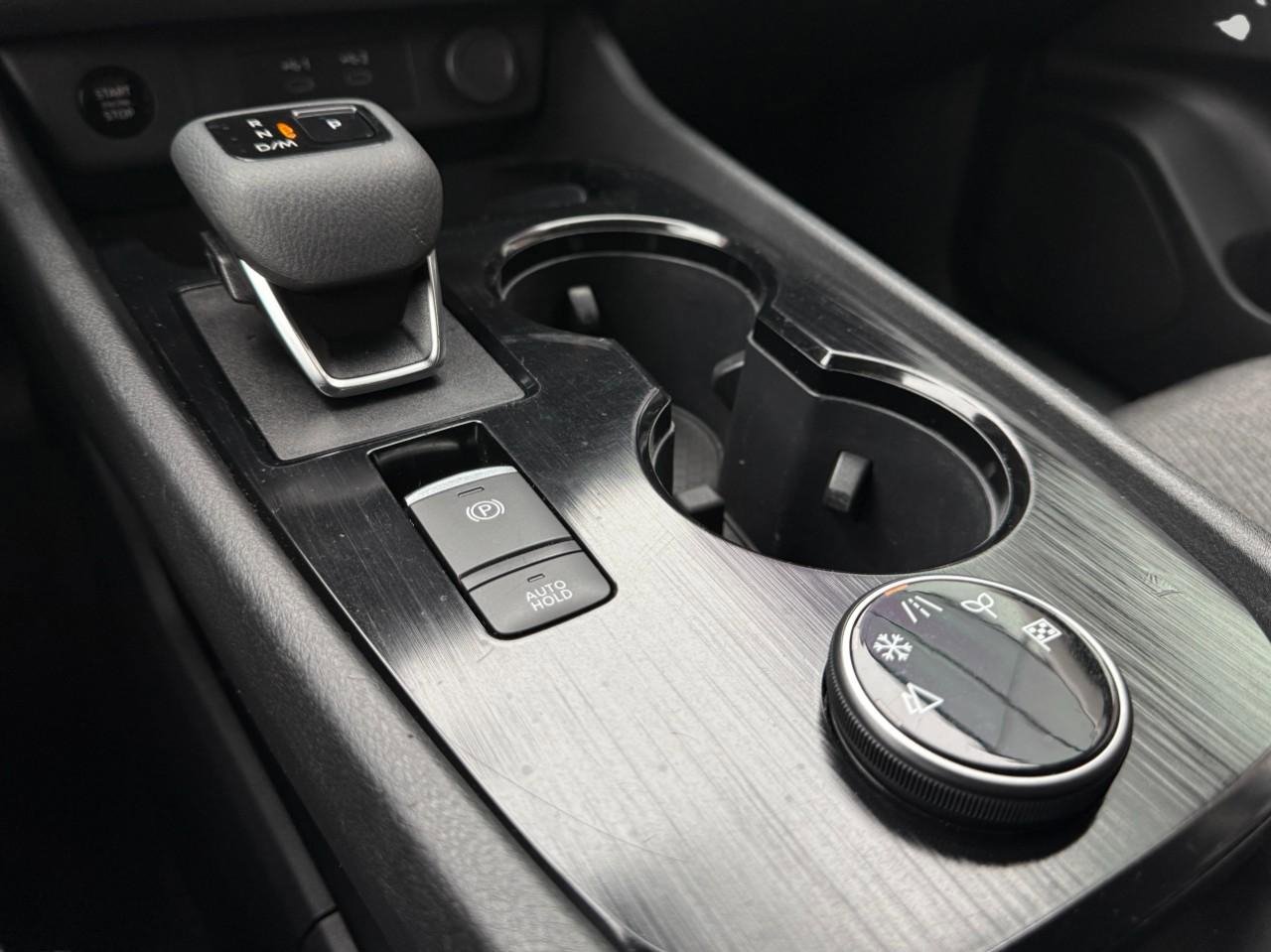 Used 2024 Nissan Rogue SV image 37