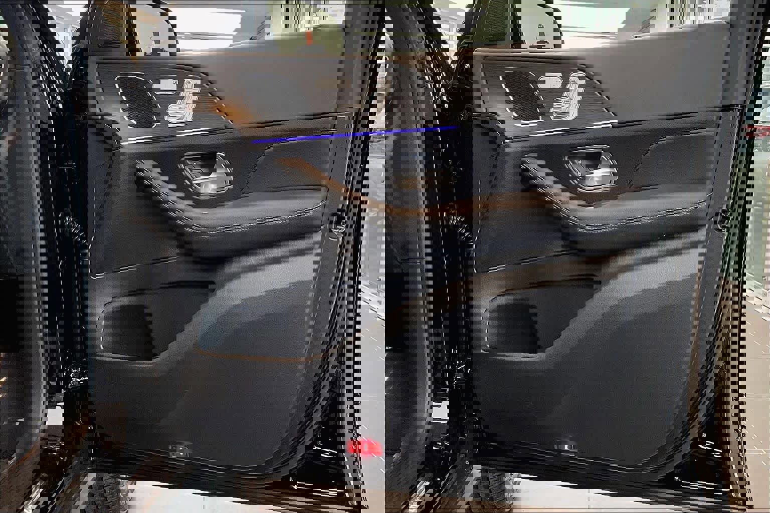 Used 2025 Mercedes-Benz GLE 350 4MATIC image 32