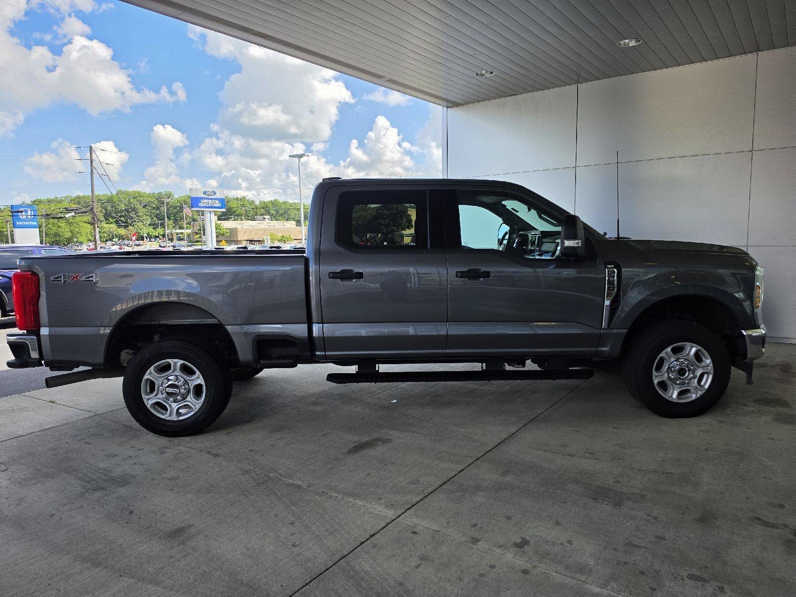 Used 2025 Ford F250 XLT AWD/4WD image 5