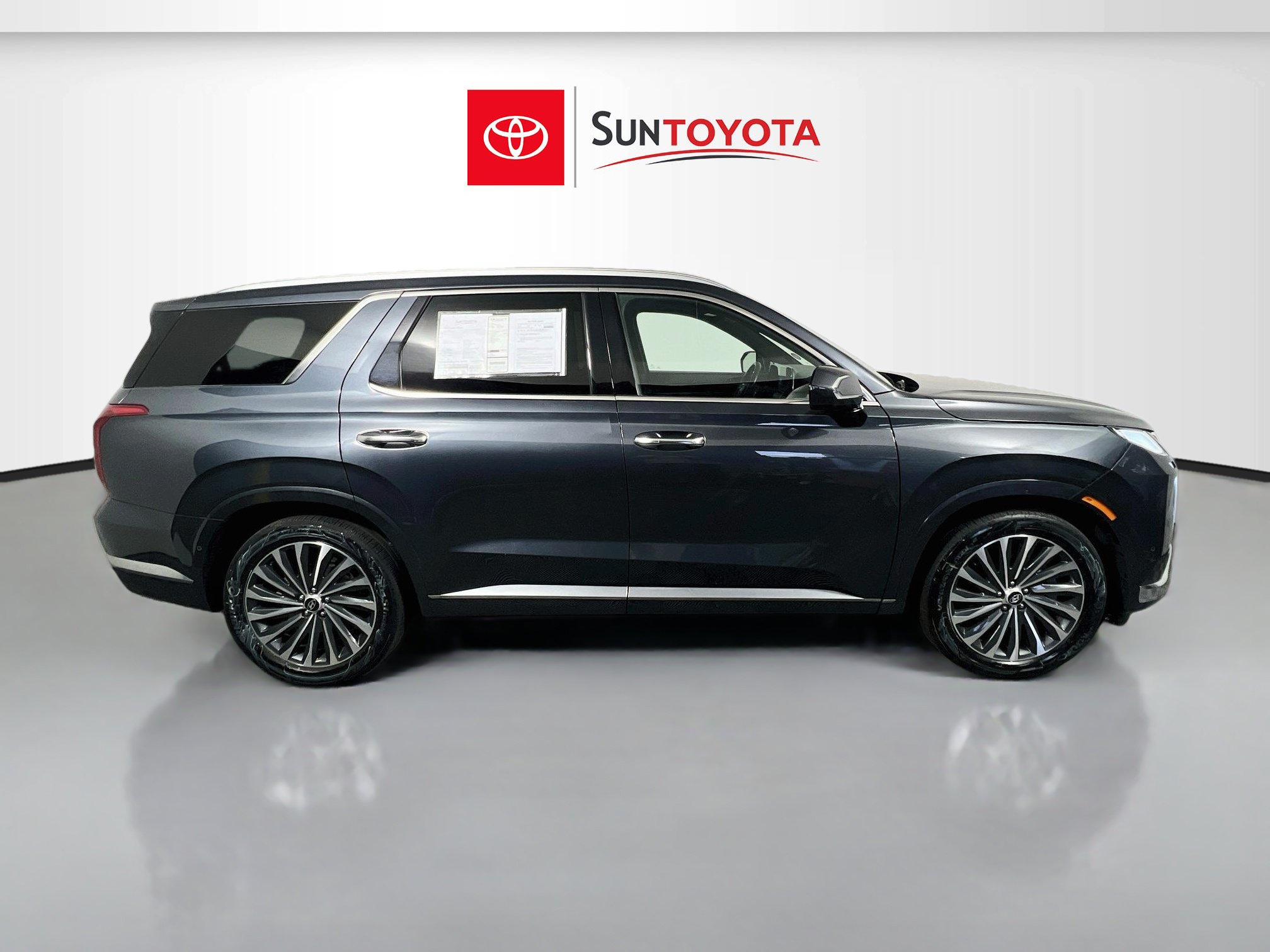 Used 2025 Hyundai Palisade Calligraphy AWD/4WD image 2