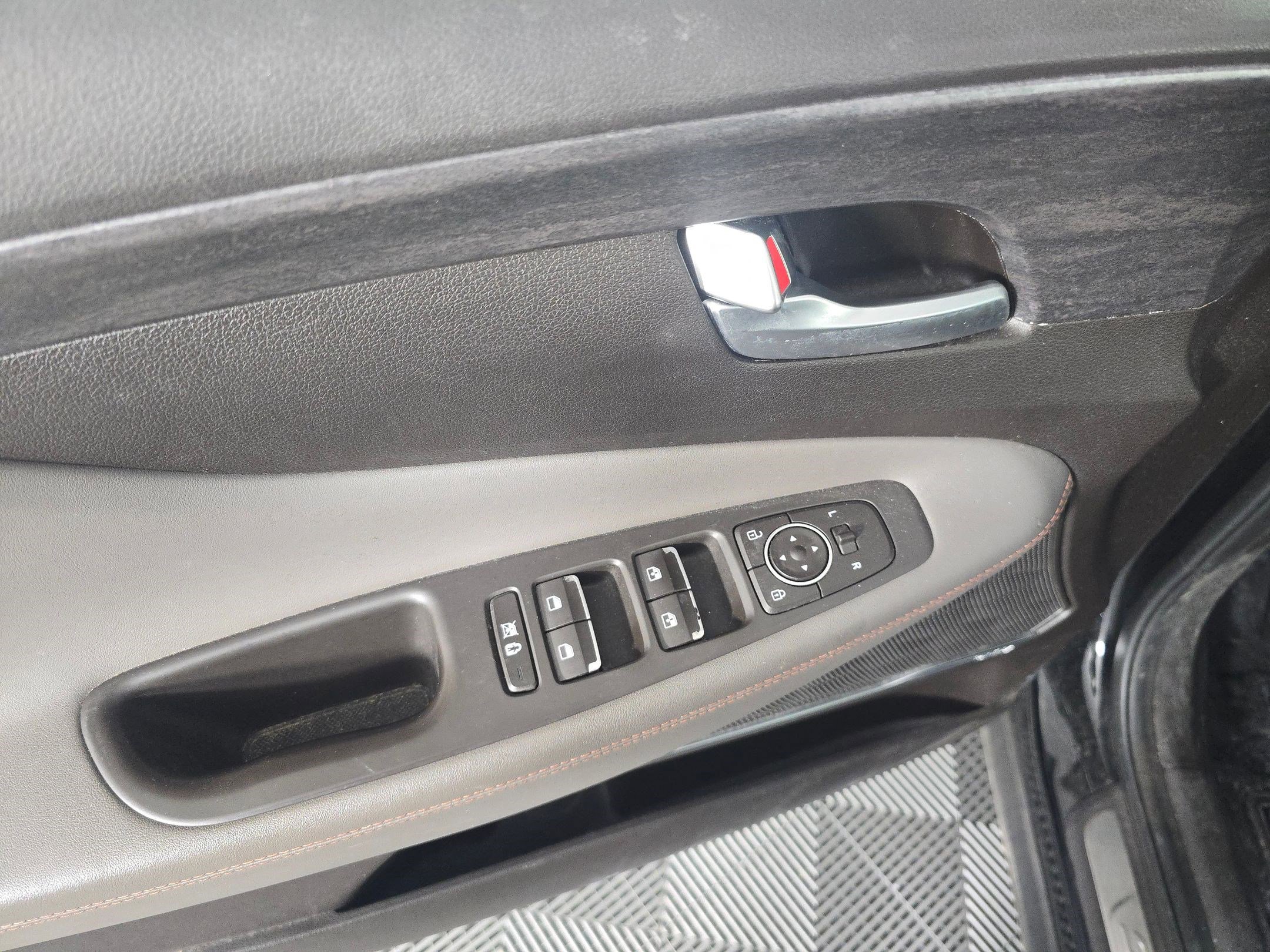 Used 2019 Hyundai Santa Fe Limited image 20