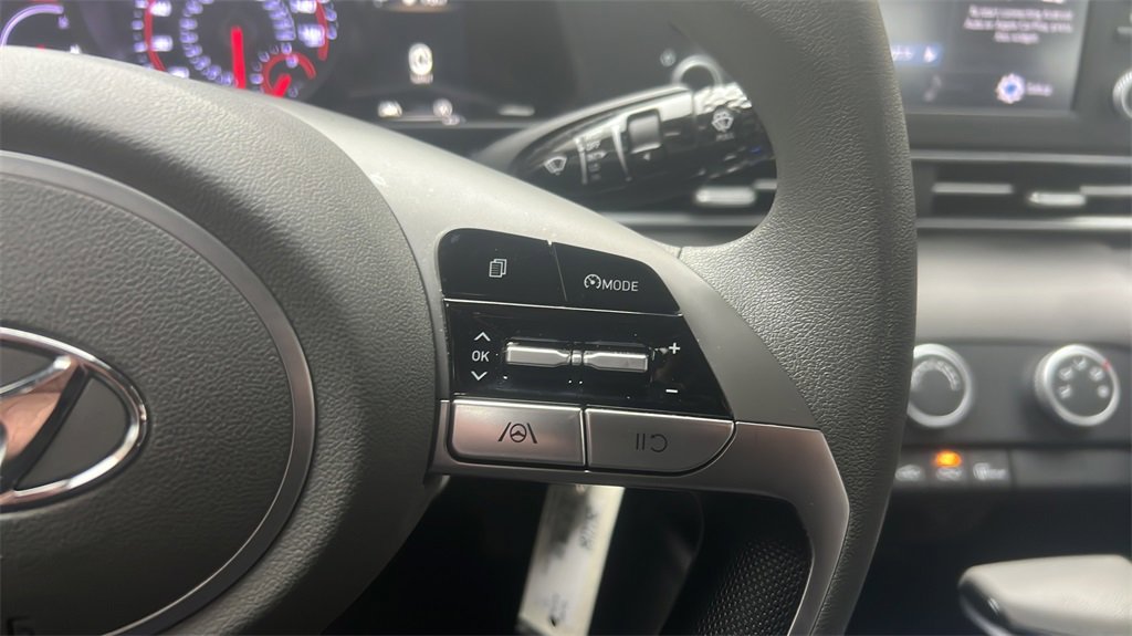 Used 2021 Hyundai Elantra SE image 25