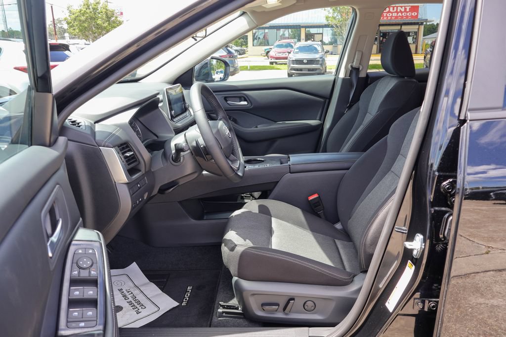 Certified 2026 Nissan Rogue SV FWD image 7