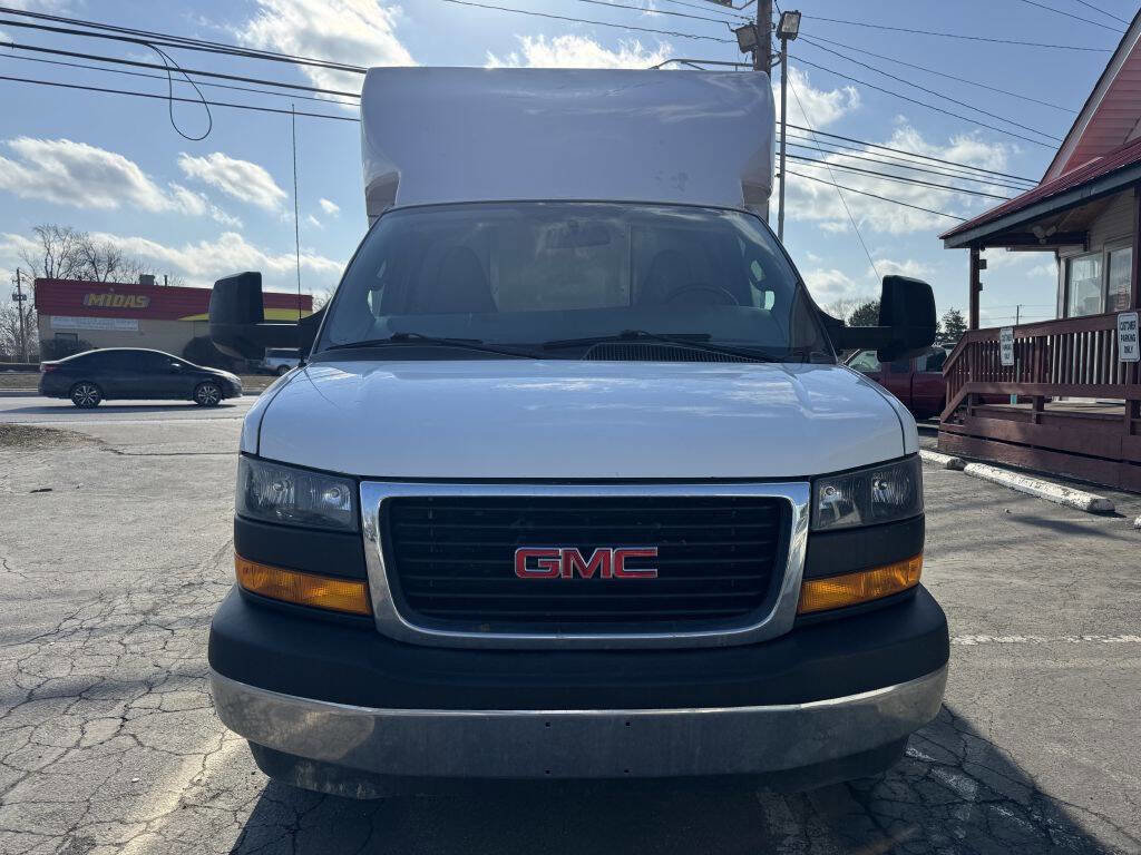 Used 2022 GMC Savana 3500 w/ Power Convenience Package image 2