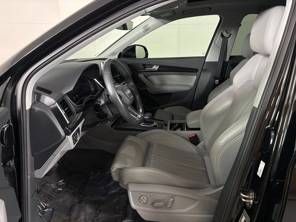 Used 2020 Audi Q5 e Premium Plus w/ Premium Plus Package AWD/4WD image 14