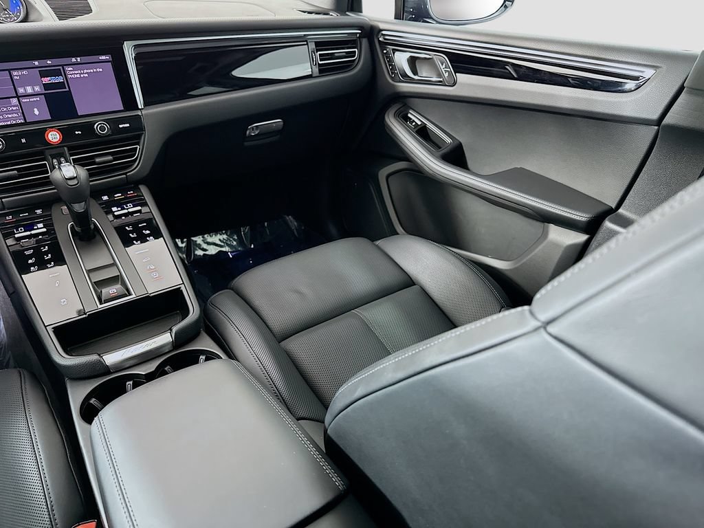 Certified 2025 Porsche Macan S AWD/4WD image 26