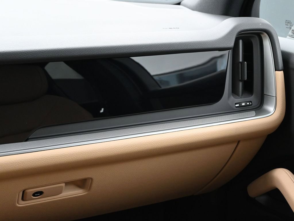 New 2025 Porsche Cayenne image 23