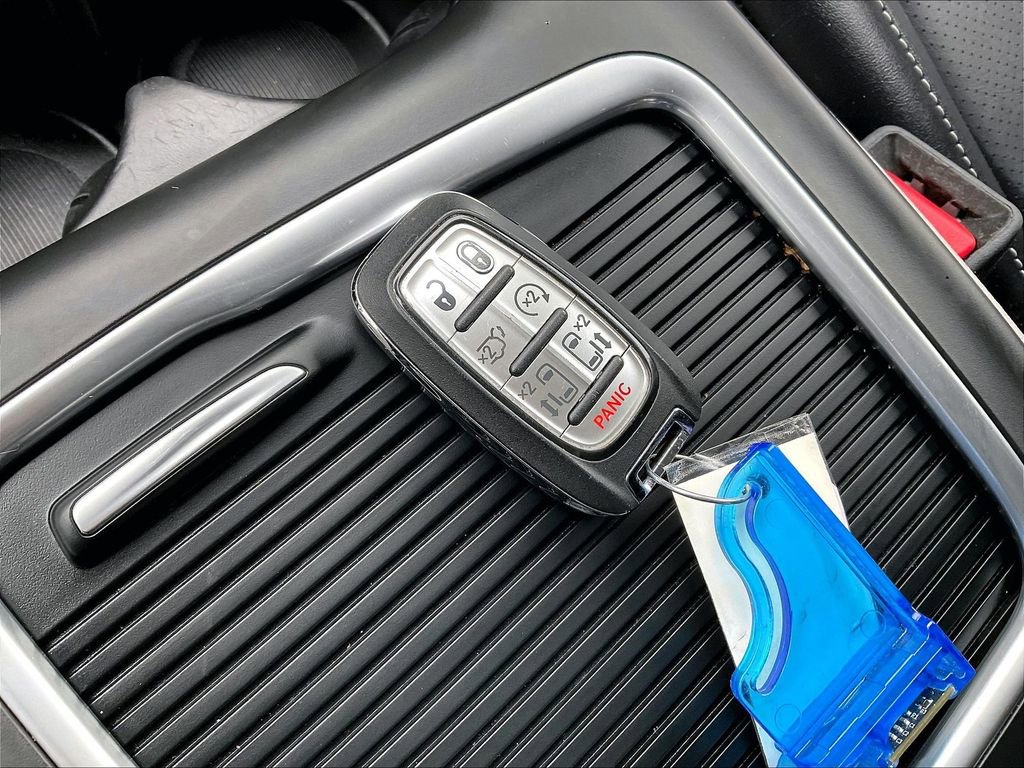 Used 2024 Chrysler Pacifica Touring-L image 26