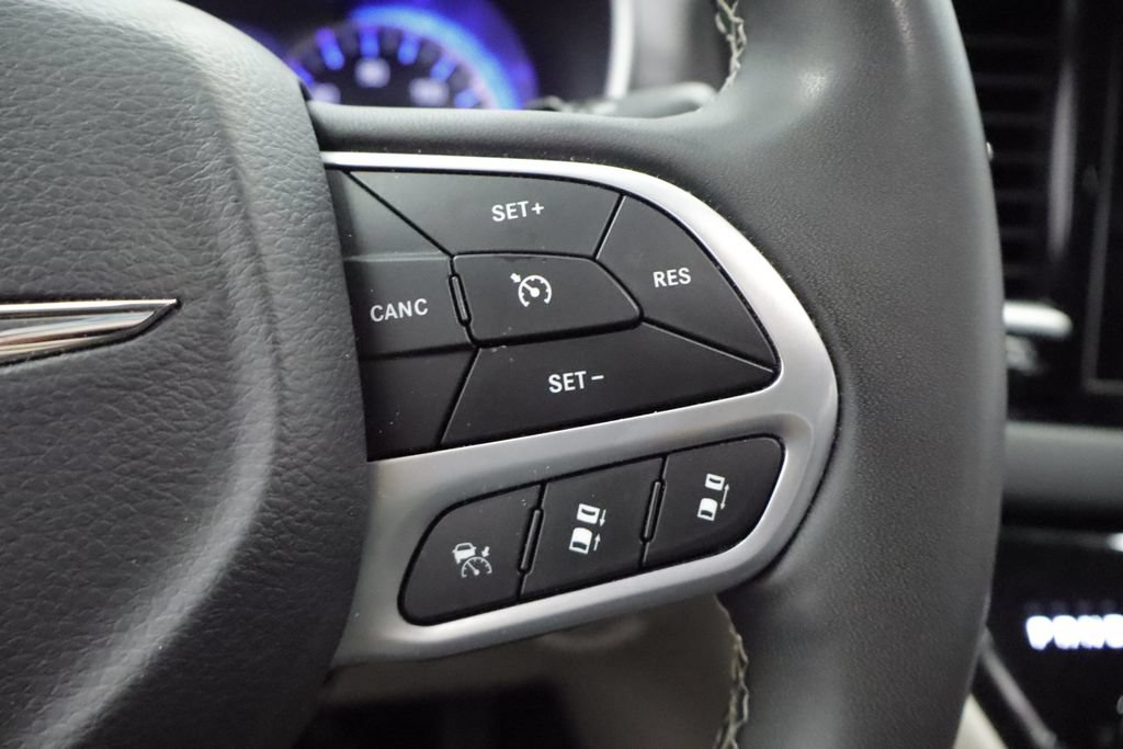 Certified 2023 Chrysler Pacifica Touring-L FWD image 27
