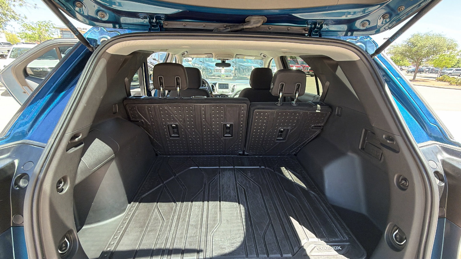 Used 2019 Chevrolet Equinox LT w/ LPO, Floor Liner Package FWD image 9