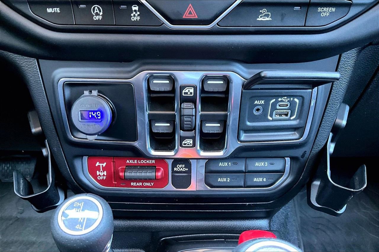 Certified 2023 Jeep Gladiator Mojave w/ LED Lighting Group AWD/4WD image 17