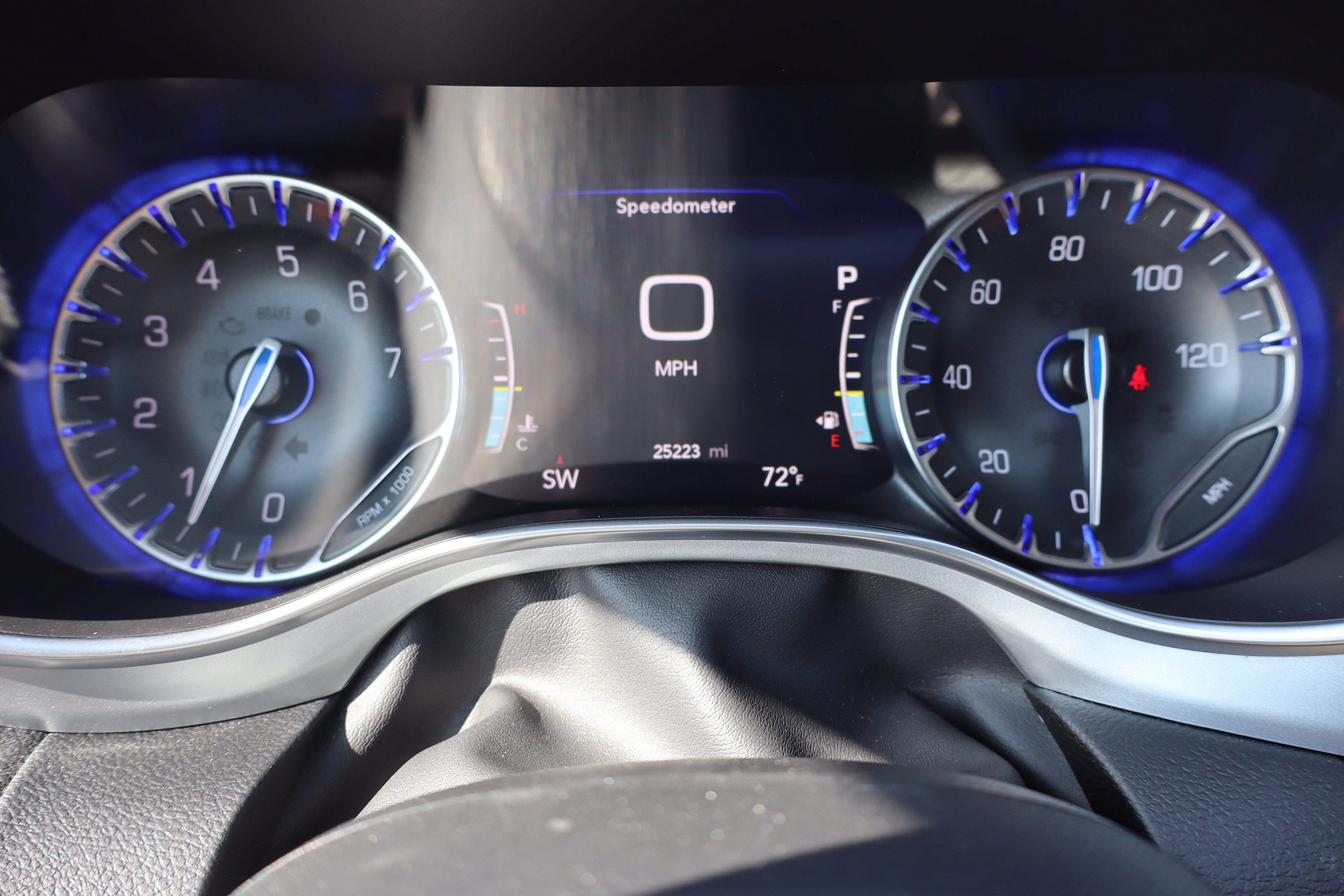 Used 2025 Chrysler Pacifica Limited FWD image 33