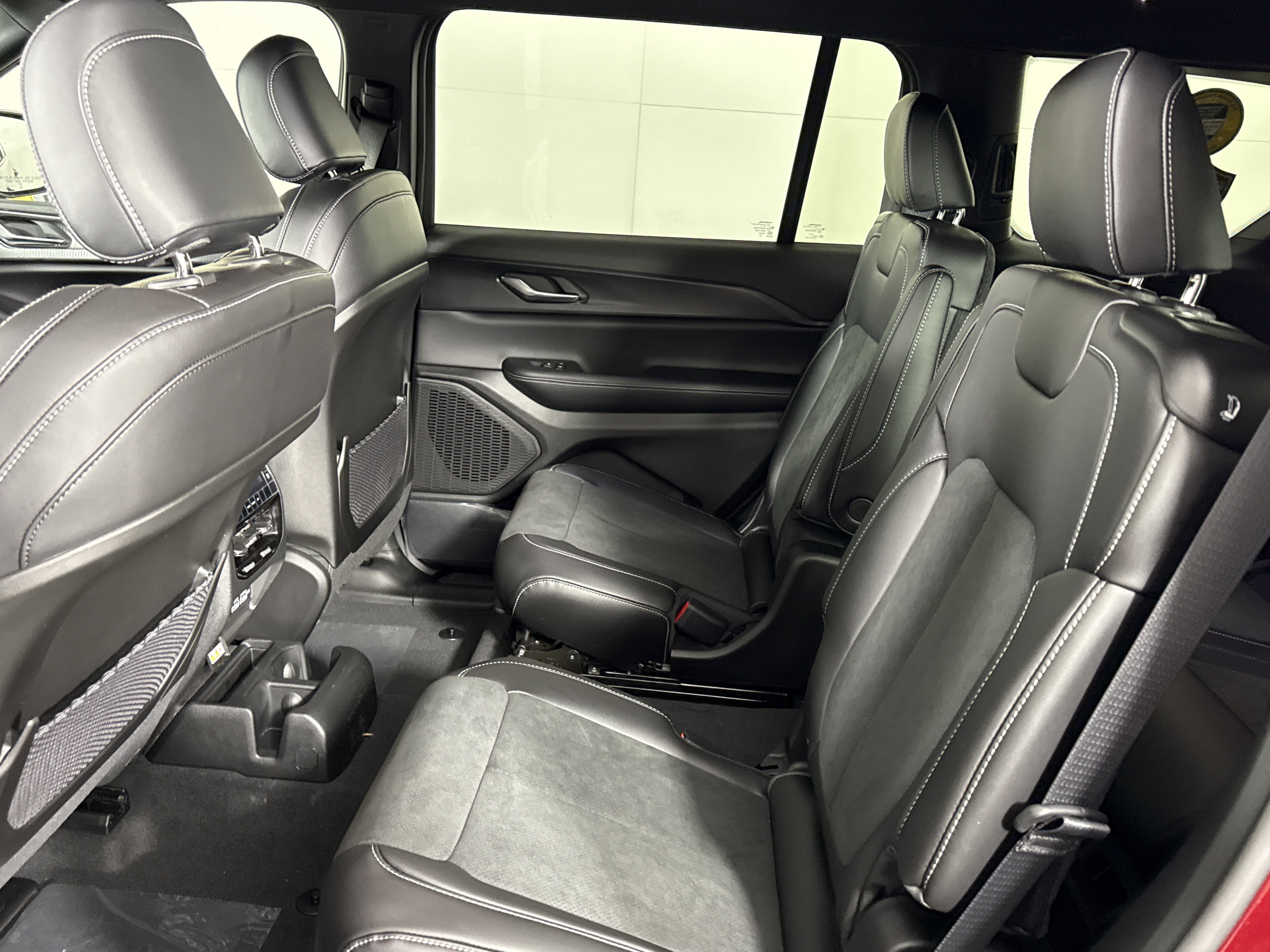 New 2025 Jeep Grand Cherokee L Altitude image 14