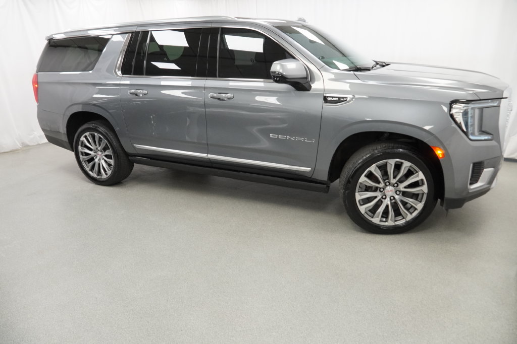 Used 2021 GMC Yukon XL Denali w/ Denali Premium Package AWD/4WD image 6
