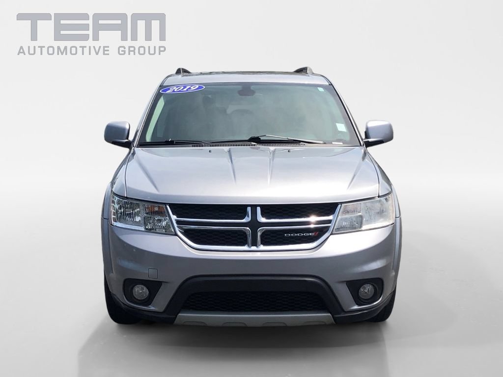 Used 2019 Dodge Journey SE w/ Connectivity Group FWD image 2