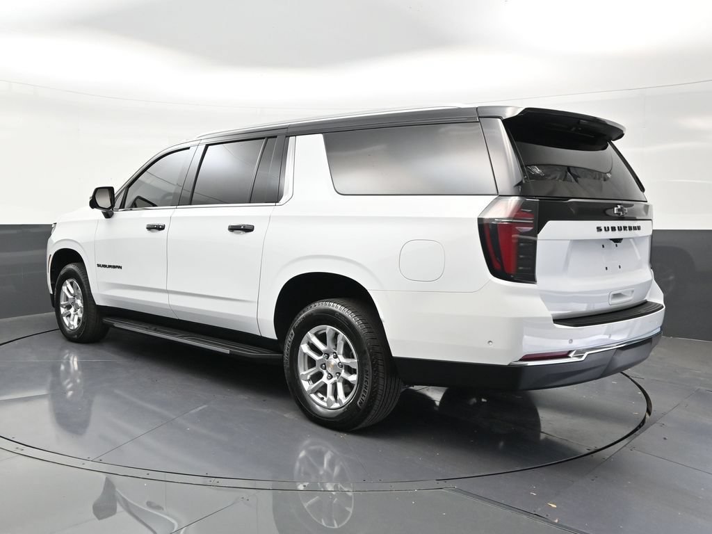 Used 2025 Chevrolet Suburban LS RWD image 3