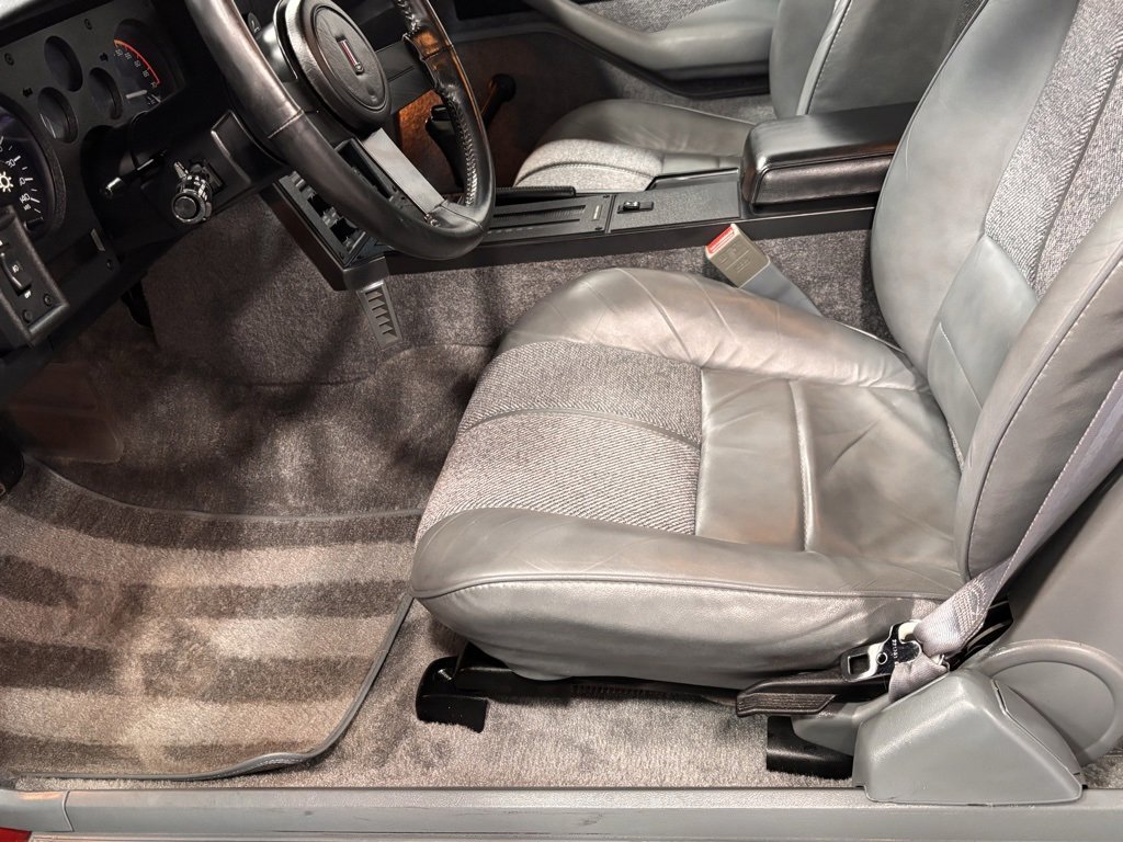 Used 1989 Chevrolet Camaro IROC-Z image 11