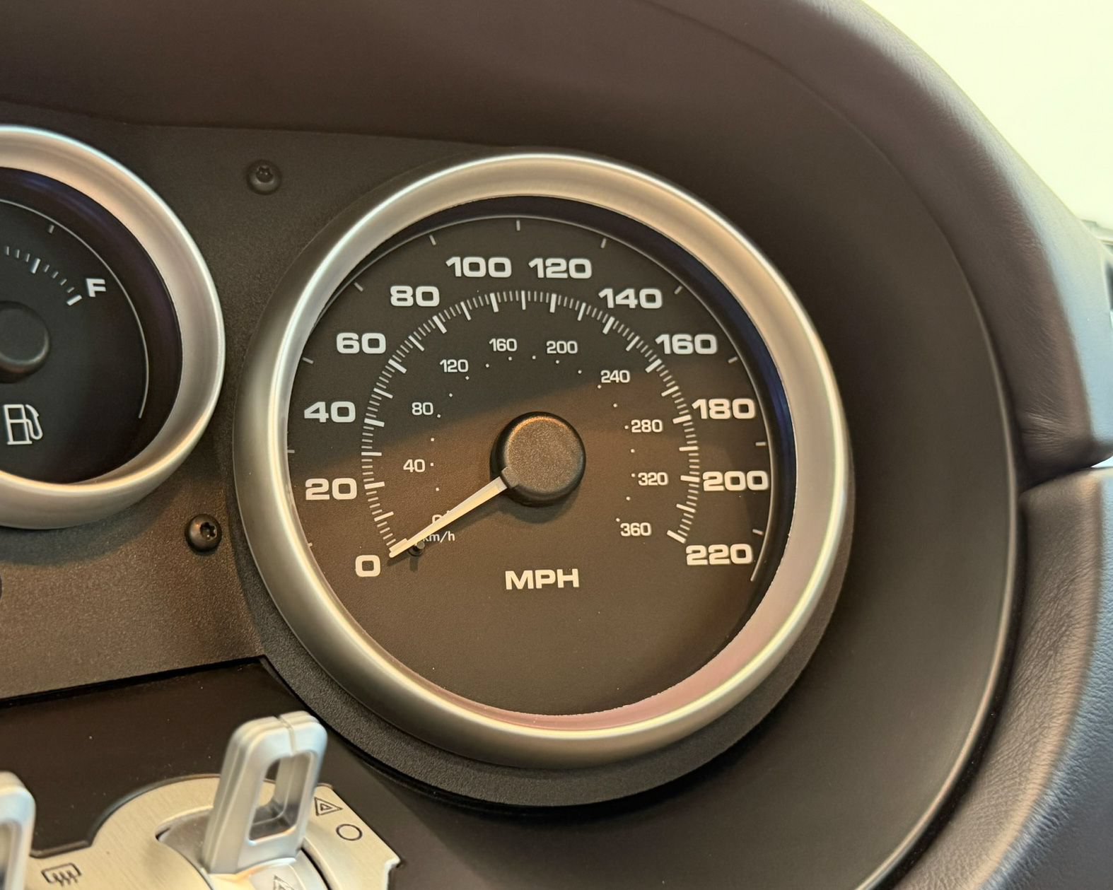 Used 2006 Ford GT RWD image 19