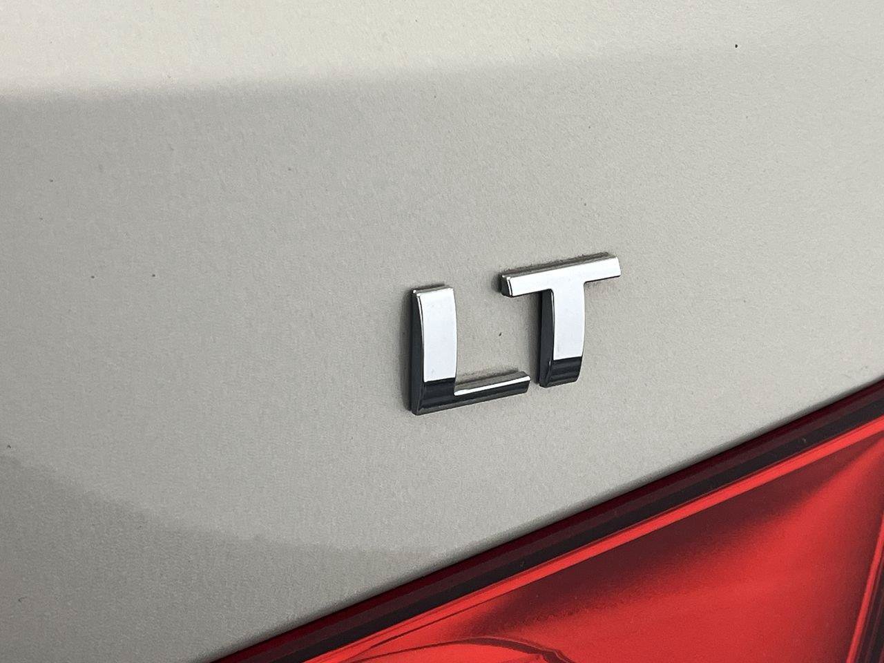 Used 2016 Chevrolet Cruze LT w/ Technology Package FWD image 24