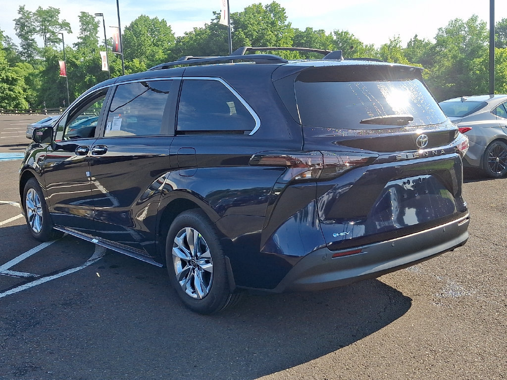 New 2026 Toyota Sienna XLE FWD image 3