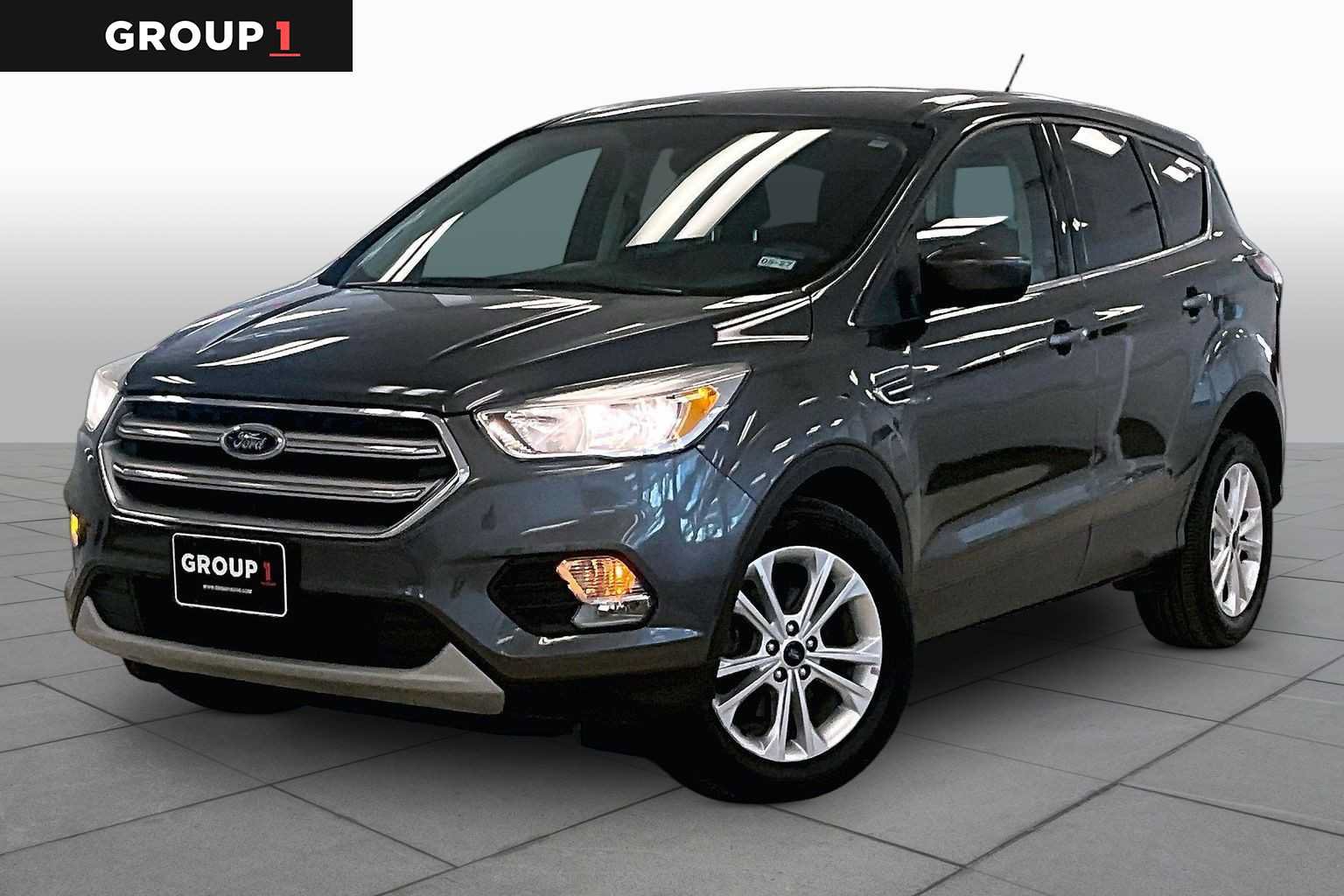 Used 2017 Ford Escape SE FWD image 1