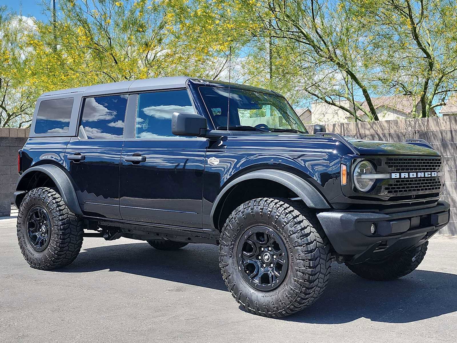 Used 2022 Ford Bronco Wildtrak image 3