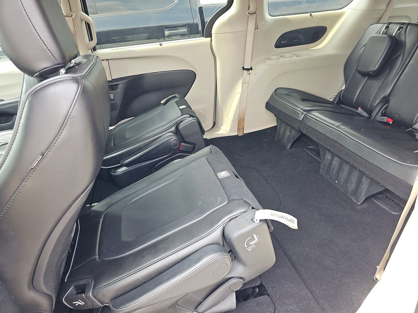 Used 2020 Chrysler Pacifica Limited image 17