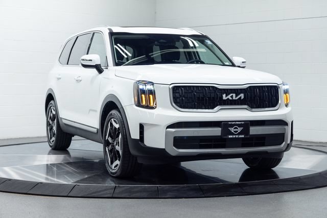 Used 2024 Kia Telluride EX w/ EX Captain's Chair Package FWD image 4