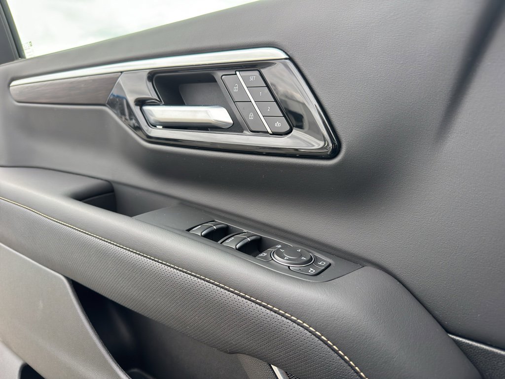 Used 2025 Chevrolet Suburban Premier w/ Sun And Tow Package image 21