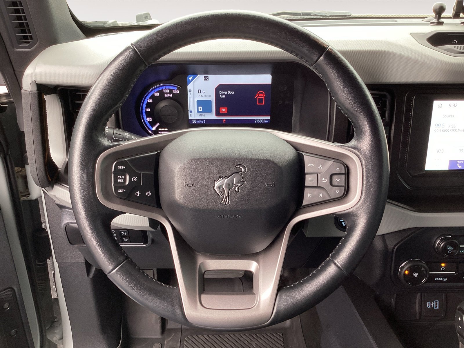 Used 2023 Ford Bronco Badlands image 18