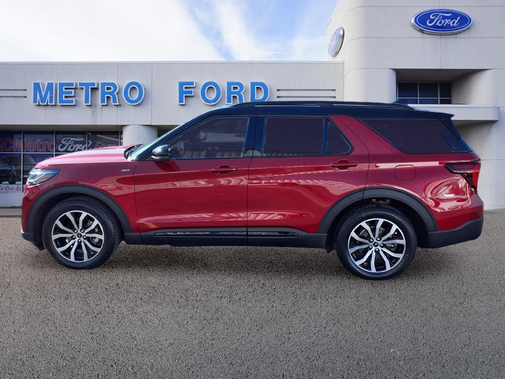 Certified 2025 Ford Explorer ST-Line w/ Premium Package RWD image 6