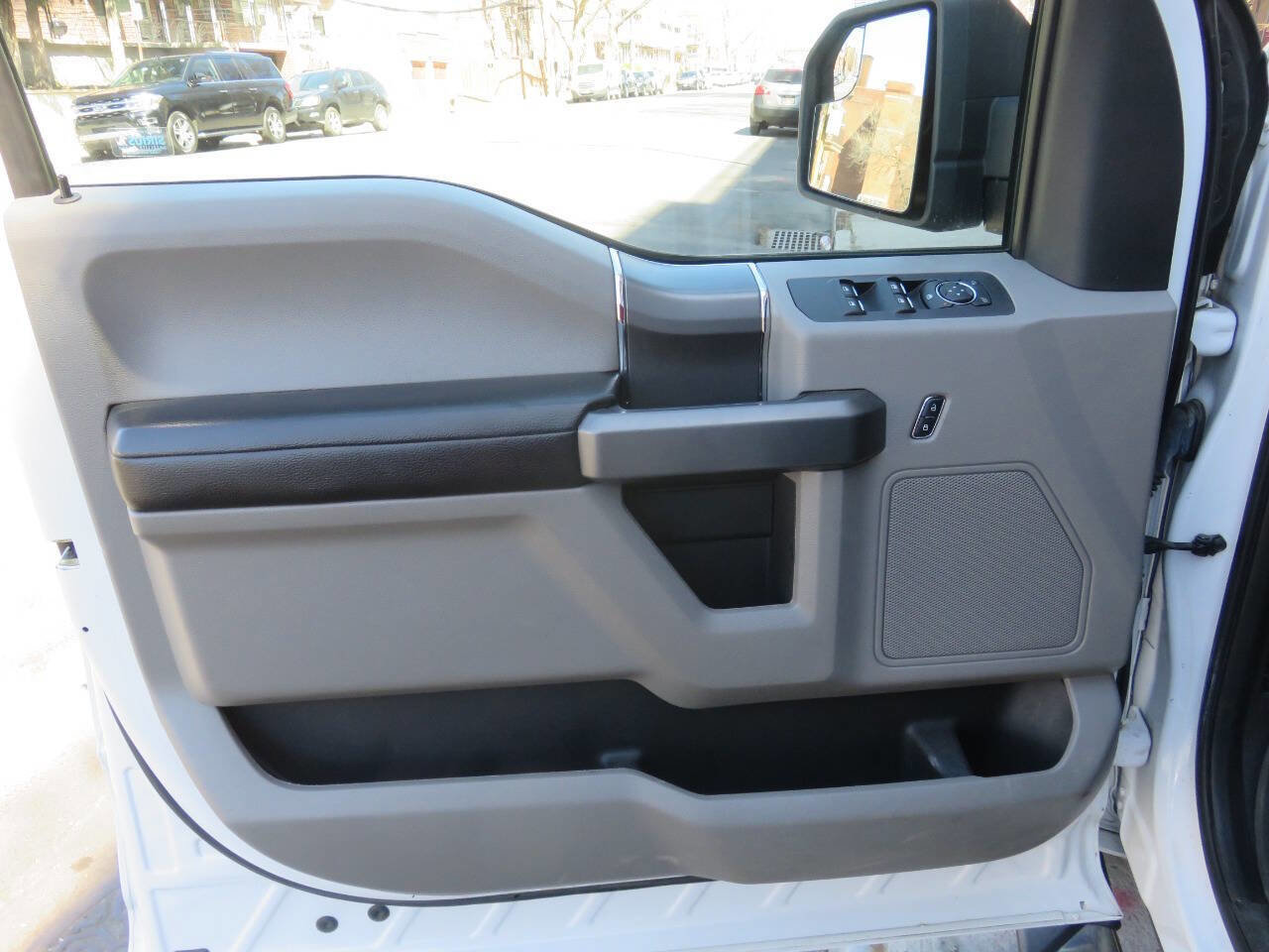 Used 2017 Ford F150 XLT w/ Equipment Group 302A Luxury AWD/4WD image 25