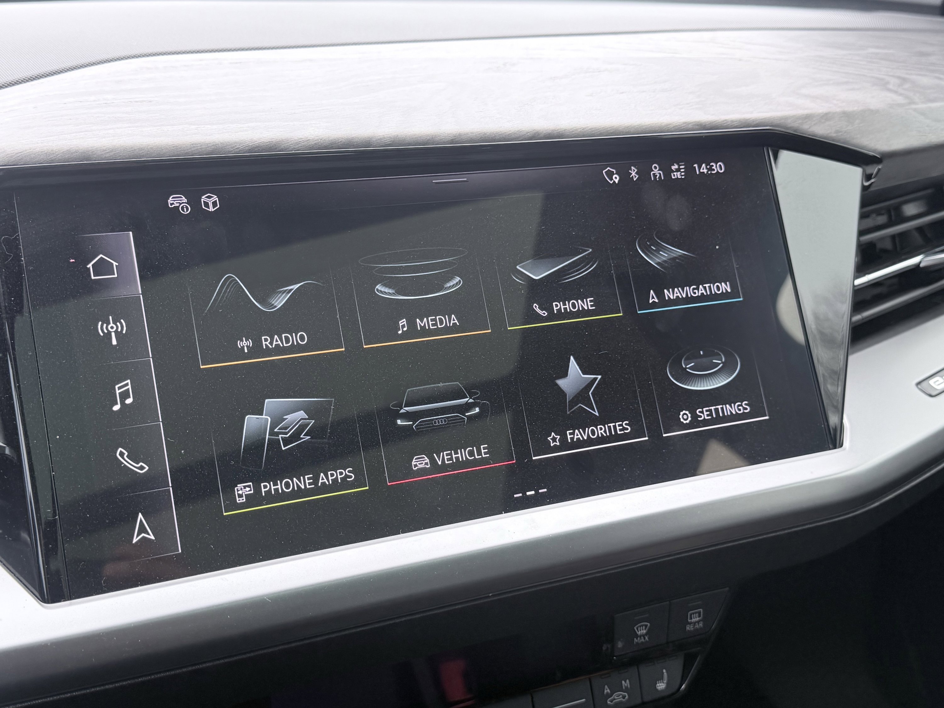 Used 2023 Audi Q4 e-tron Premium Plus w/ Premium Plus image 79