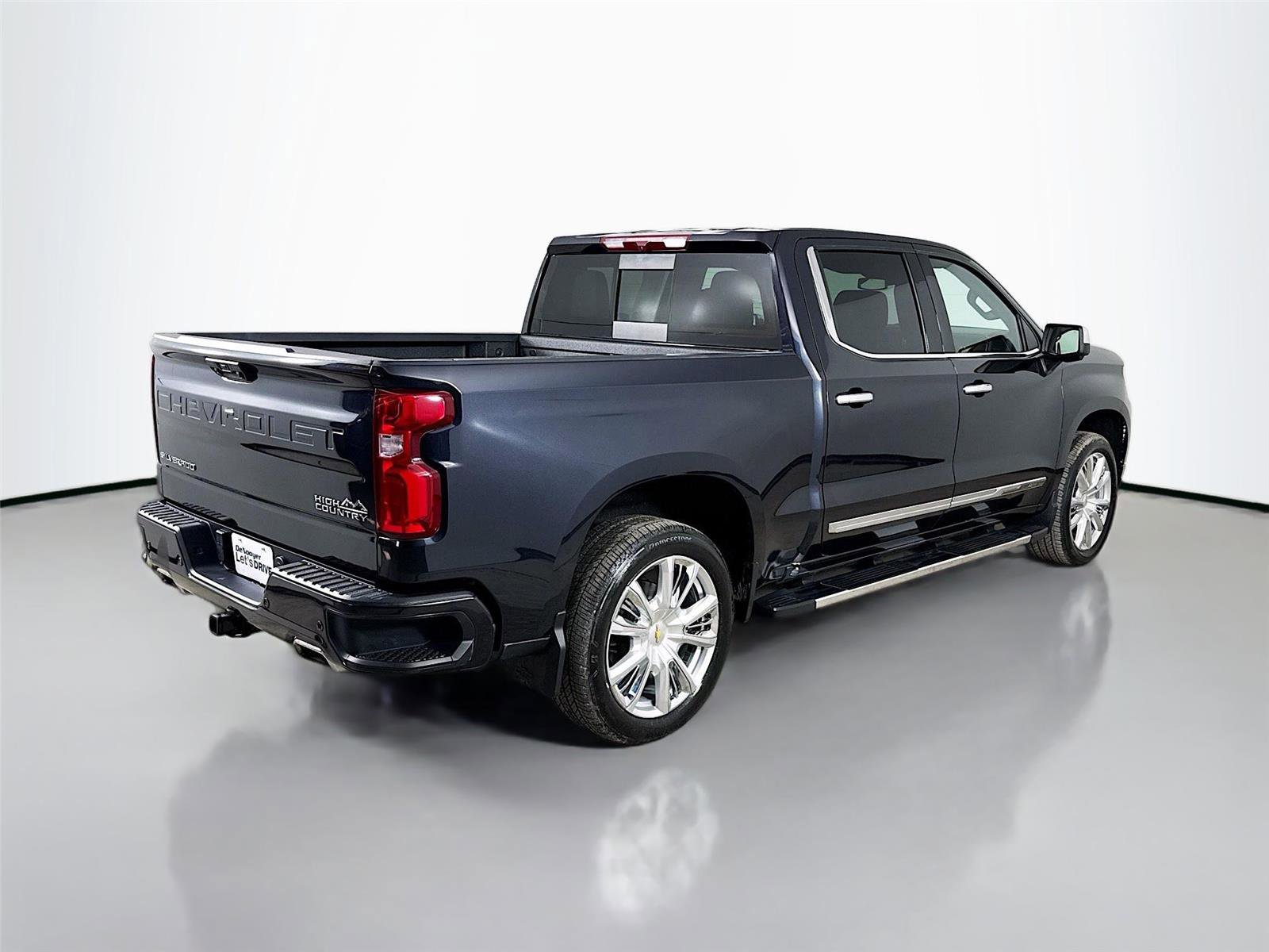 Used 2022 Chevrolet Silverado 1500 High Country w/ High Country Premium Package image 9
