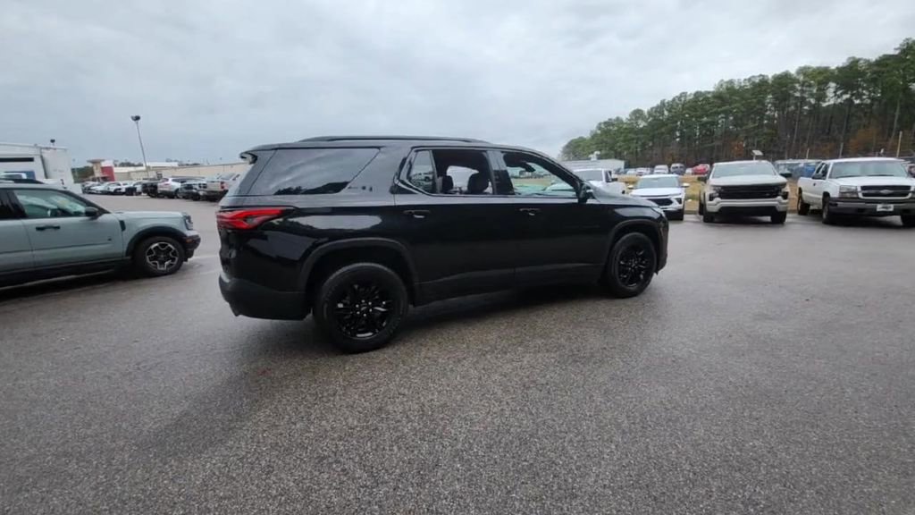 Used 2023 Chevrolet Traverse LT w/ Midnight/Sport Edition image 5