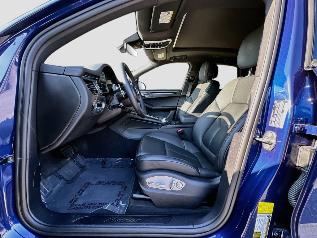 Certified 2026 Porsche Macan AWD/4WD image 5