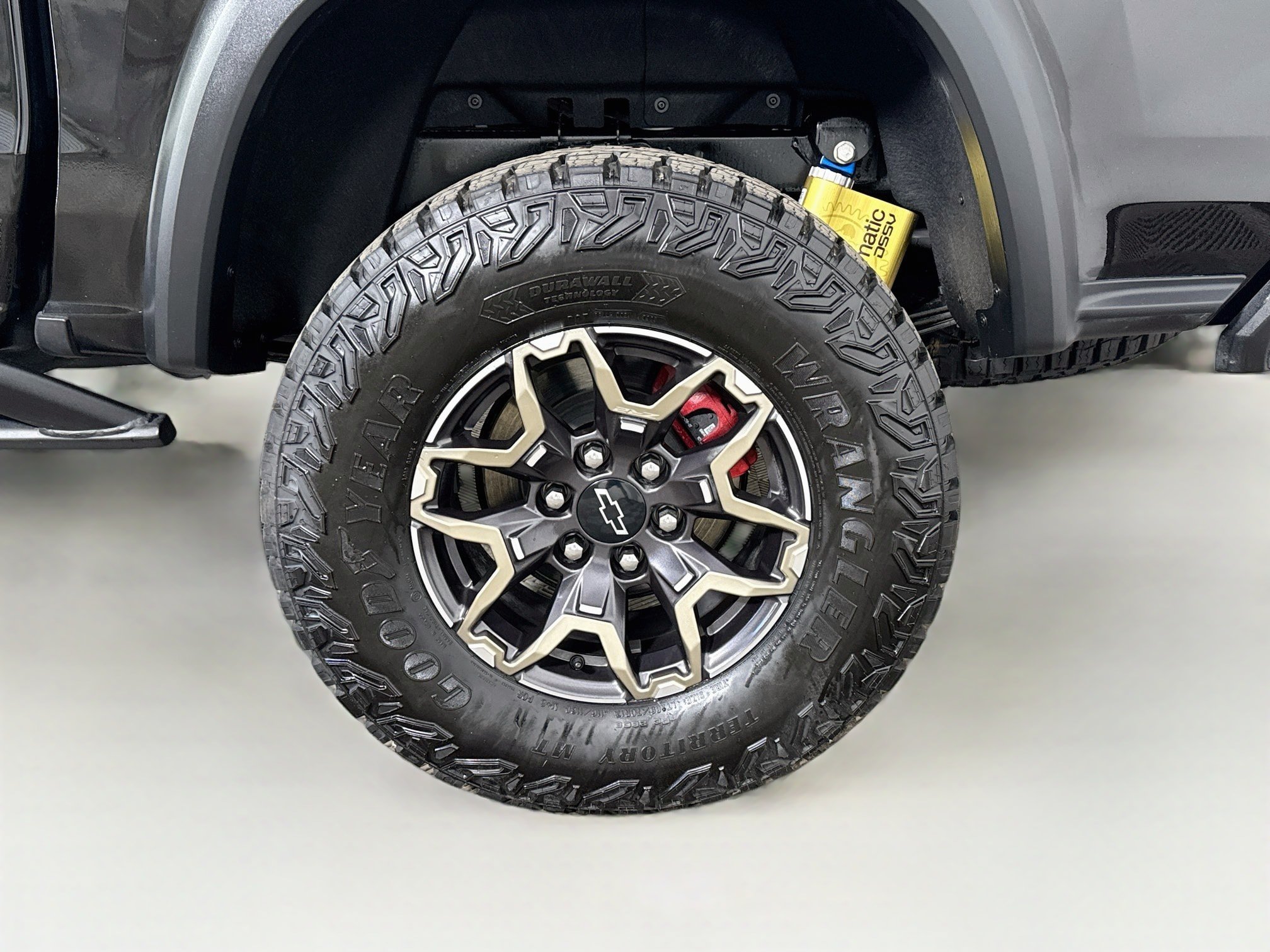 Used 2025 Chevrolet Colorado ZR2 w/ Technology Package AWD/4WD image 31