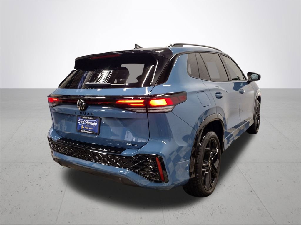 New 2025 Volkswagen Tiguan SE R-Line image 12