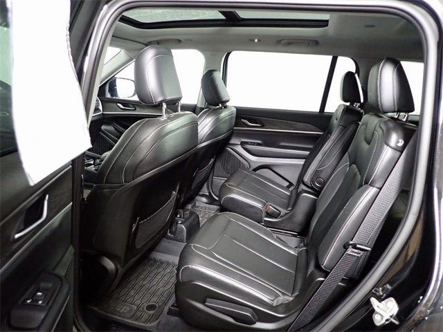 Used 2023 Jeep Grand Cherokee L Limited image 32
