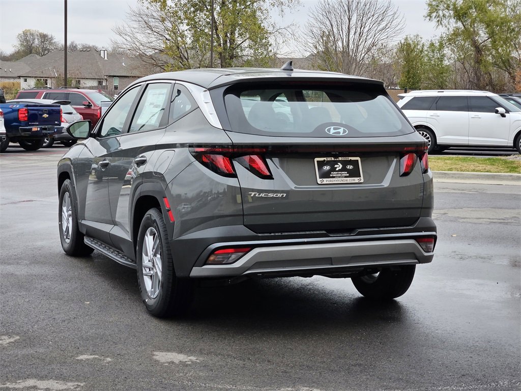 Used 2025 Hyundai Tucson SE image 3