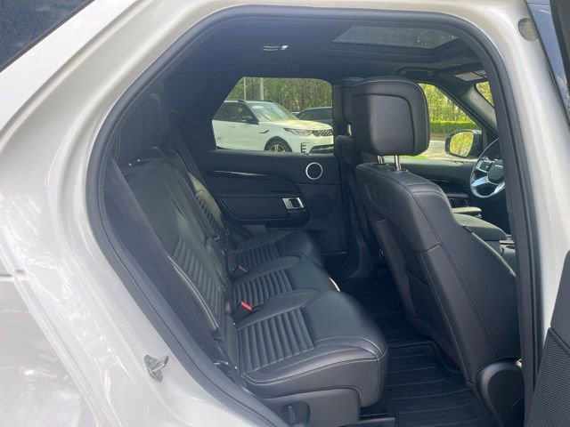 Used 2025 Land Rover Discovery S image 13