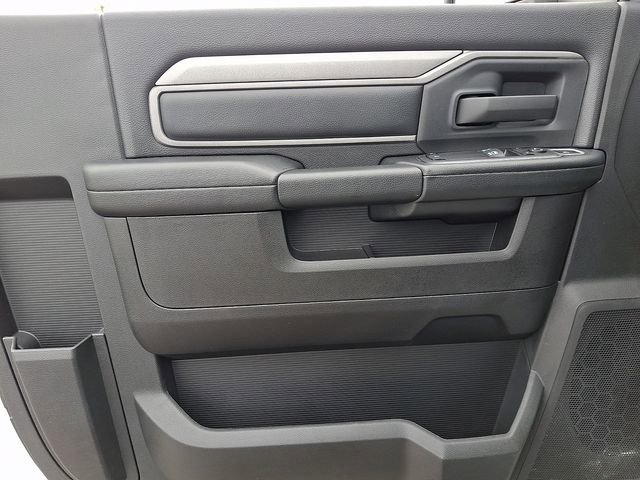 Used 2024 RAM 2500 Tradesman w/ Chrome Appearance Group image 12