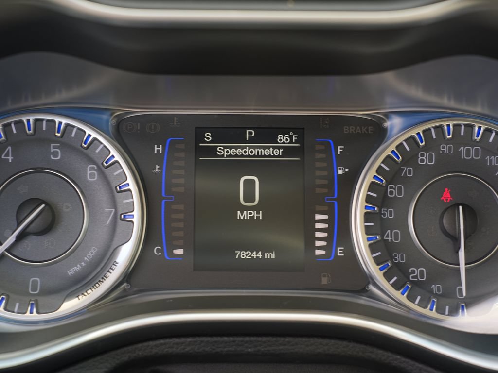 Used 2016 Chrysler 200 Limited w/ Travel & Safety Group FWD image 29