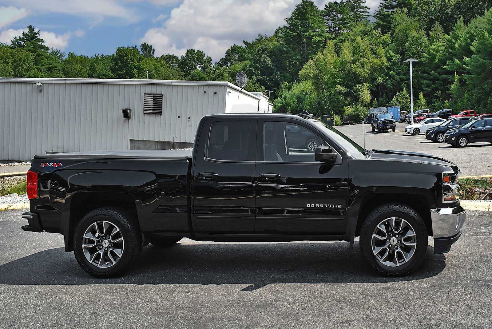 Used 2019 Chevrolet Silverado 1500 LT w/ All Star Edition AWD/4WD image 6