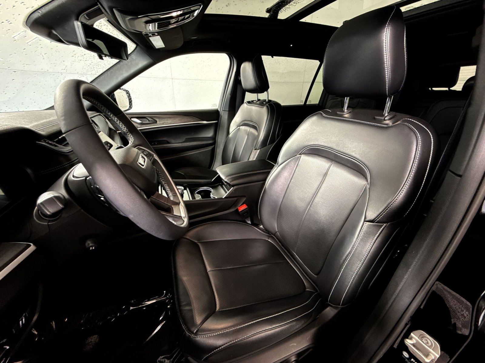 Used 2024 Jeep Grand Cherokee L Limited w/ Luxury Tech Group II image 13