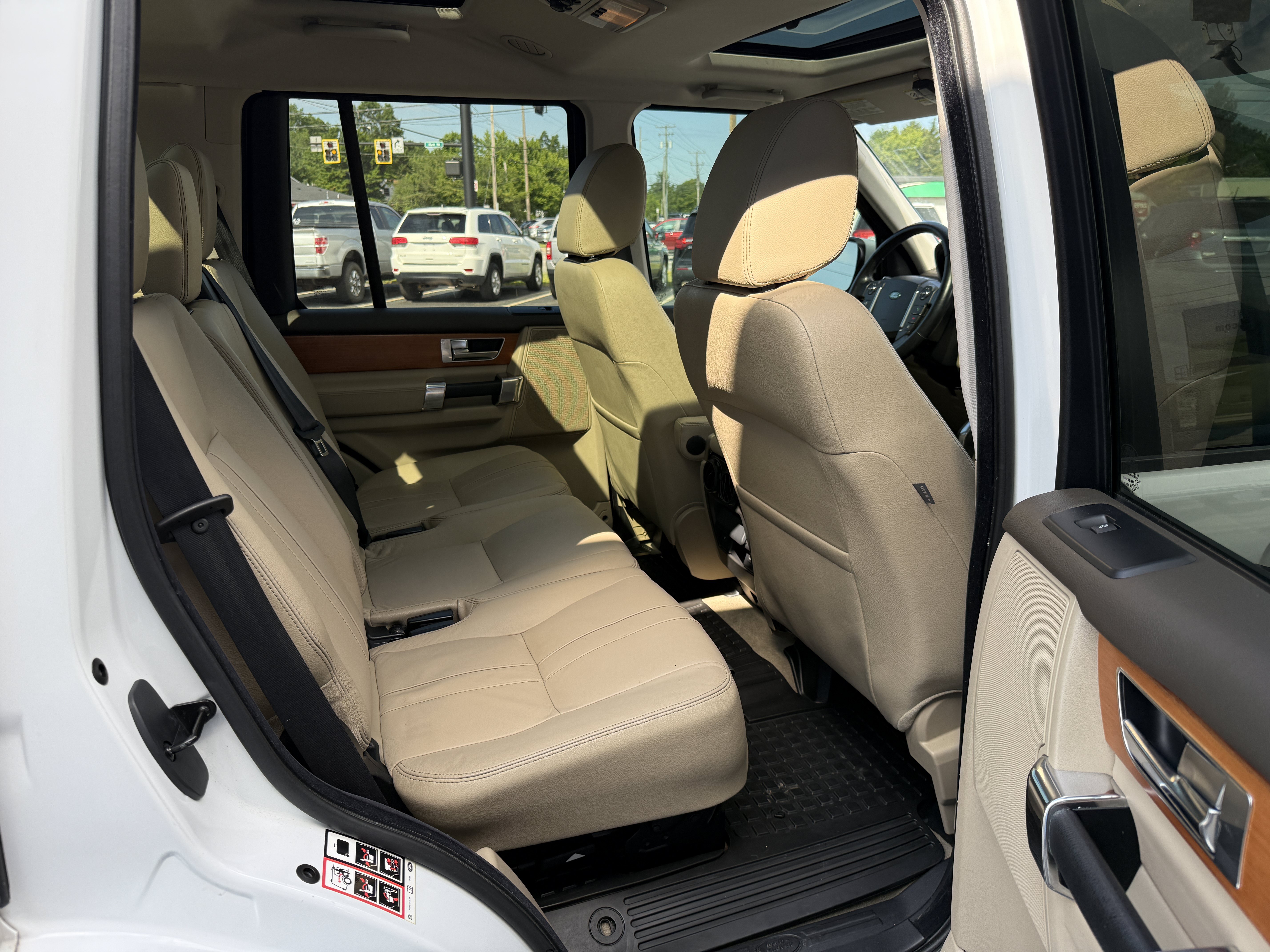 Used 2013 Land Rover LR4 HSE AWD/4WD image 18