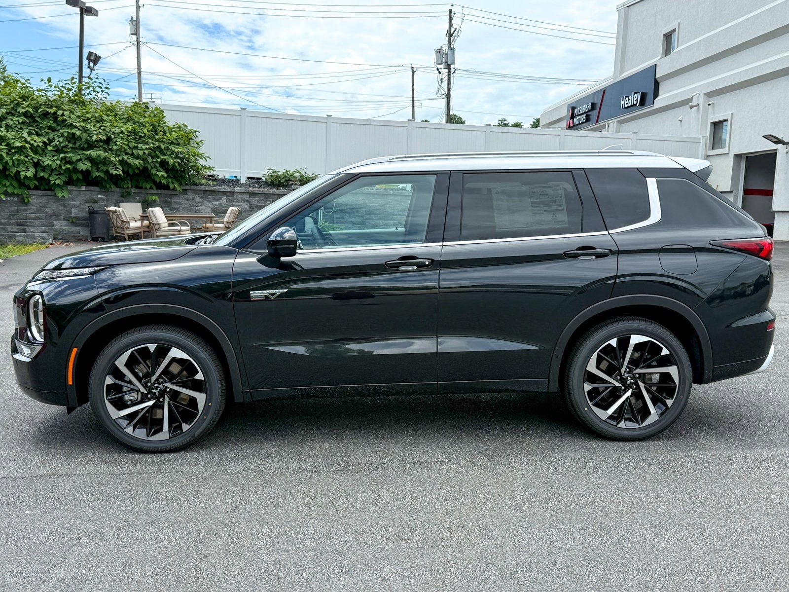 New 2025 Mitsubishi Outlander SEL image 8