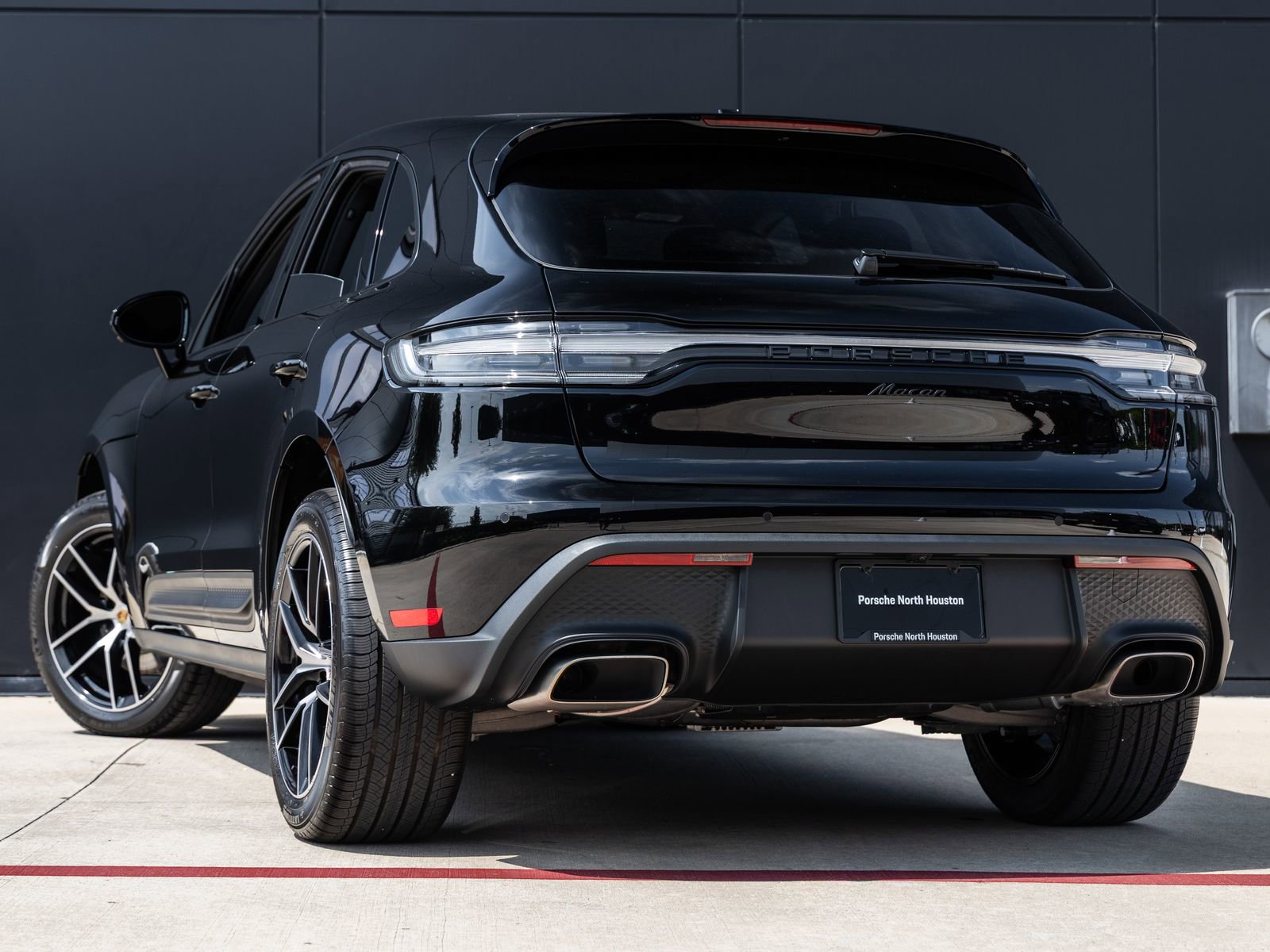 Certified 2026 Porsche Macan AWD/4WD image 3